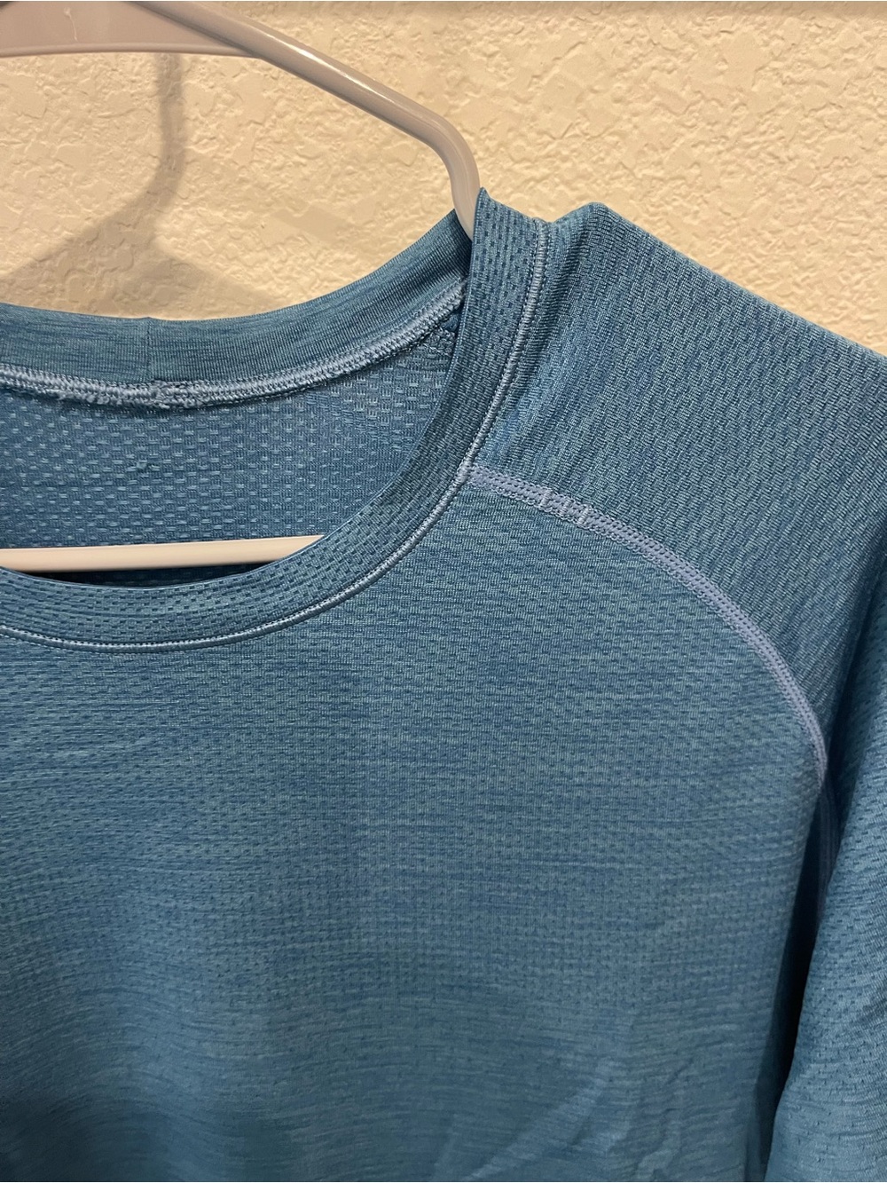 Lululemon shirt - Picture 2 of 5
